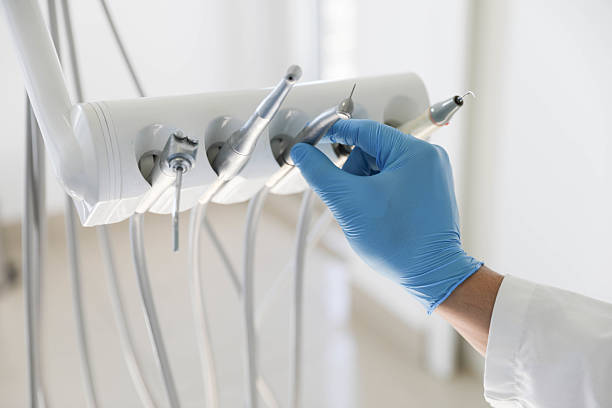 Professional Tooth Extraction technician working in Heritage Lake, IN